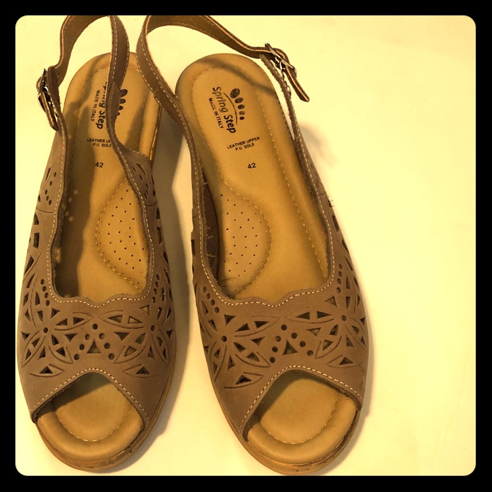 Spring Step Woman tan sandal wedge size 10